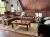 Un salon à l'étage avec une vue splendide sur les environs du chalet